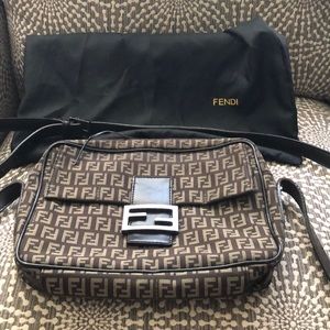 Vintage authentic fendi (excellent condition)